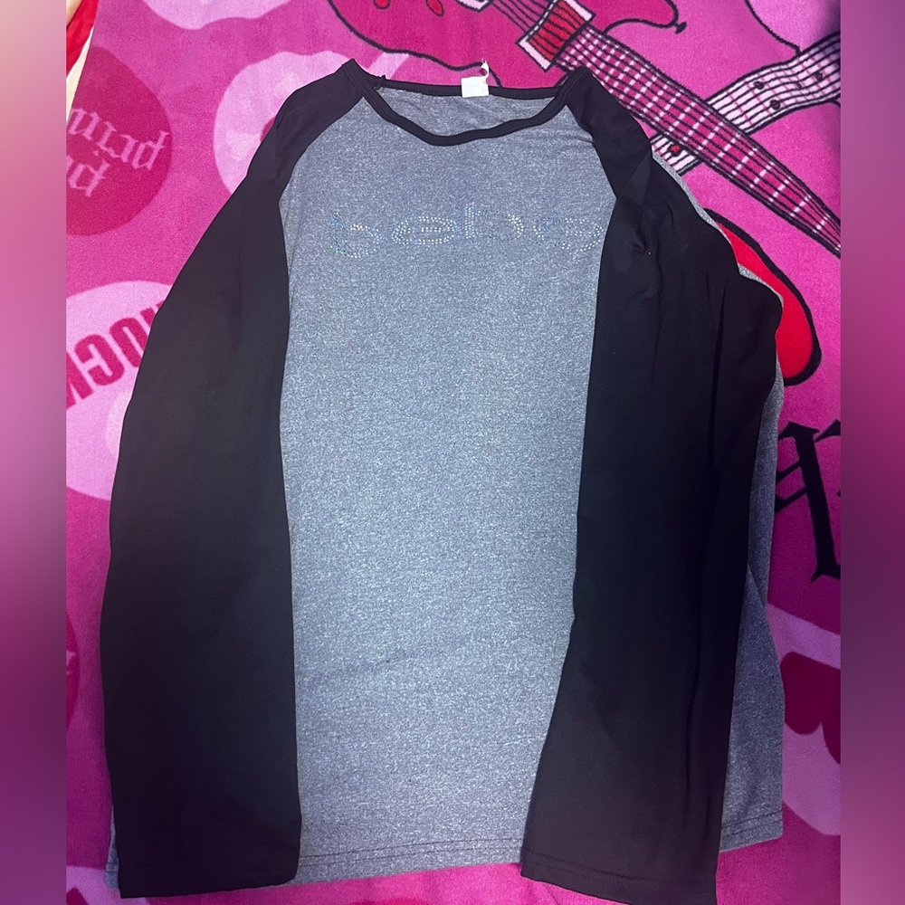 Men's Black and Gray Raglan Shirt